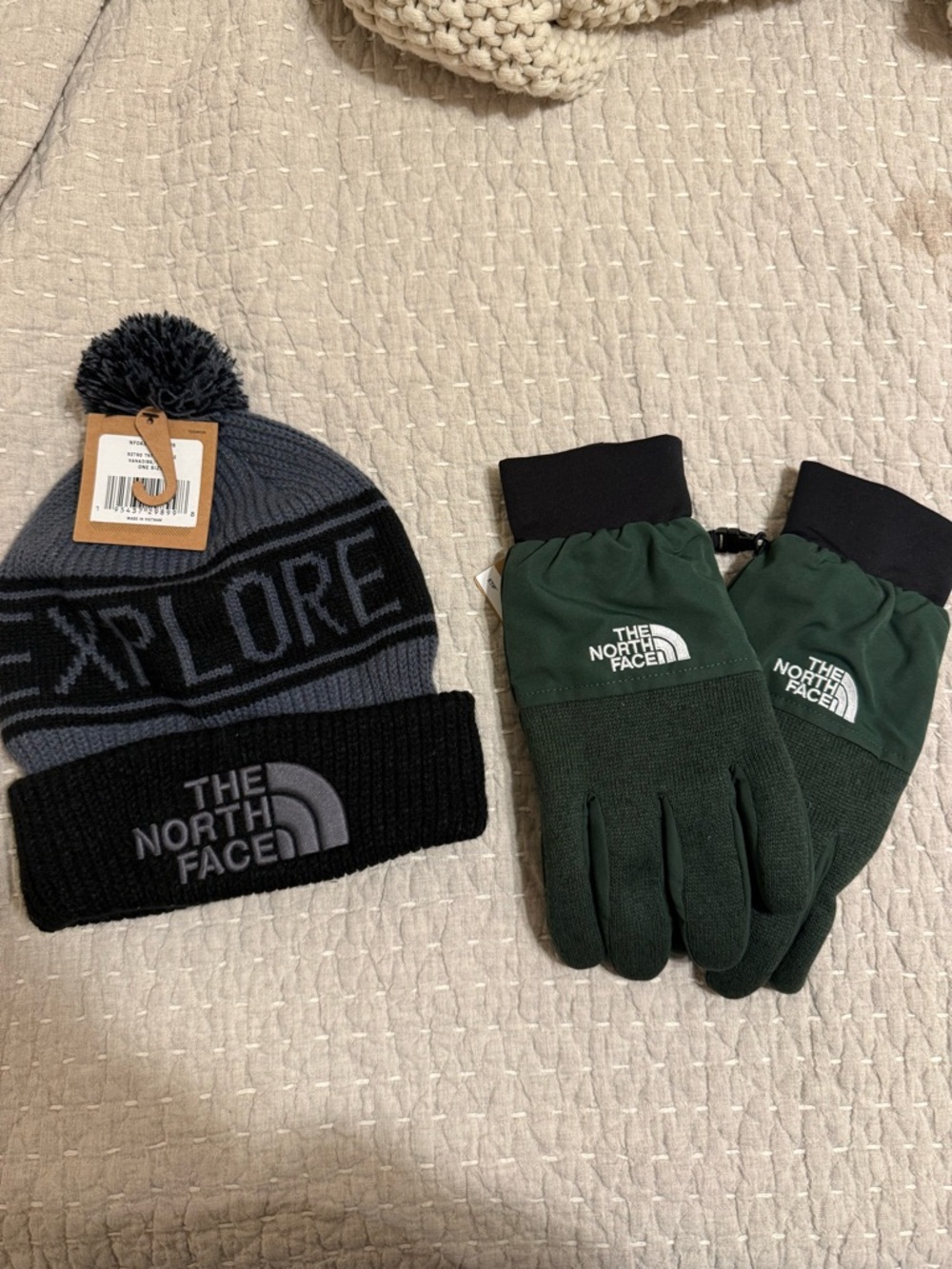 The North Face Men's Pom Beanie and Gloves Set - Gray & Green